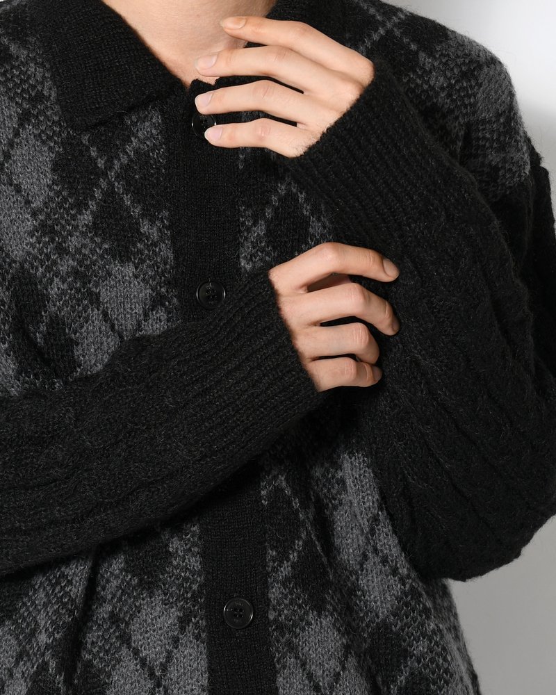 COLLARED ARGYLE CARDIGAN -BLACK-