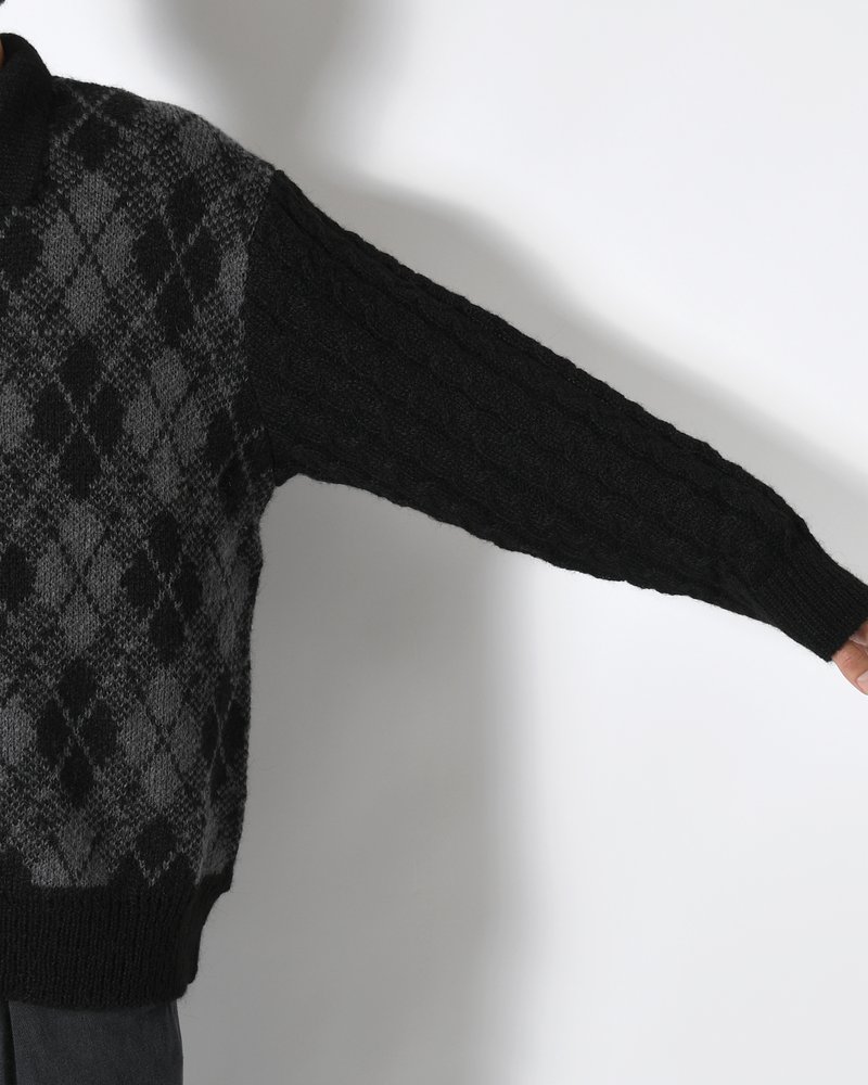 COLLARED ARGYLE CARDIGAN -BLACK-