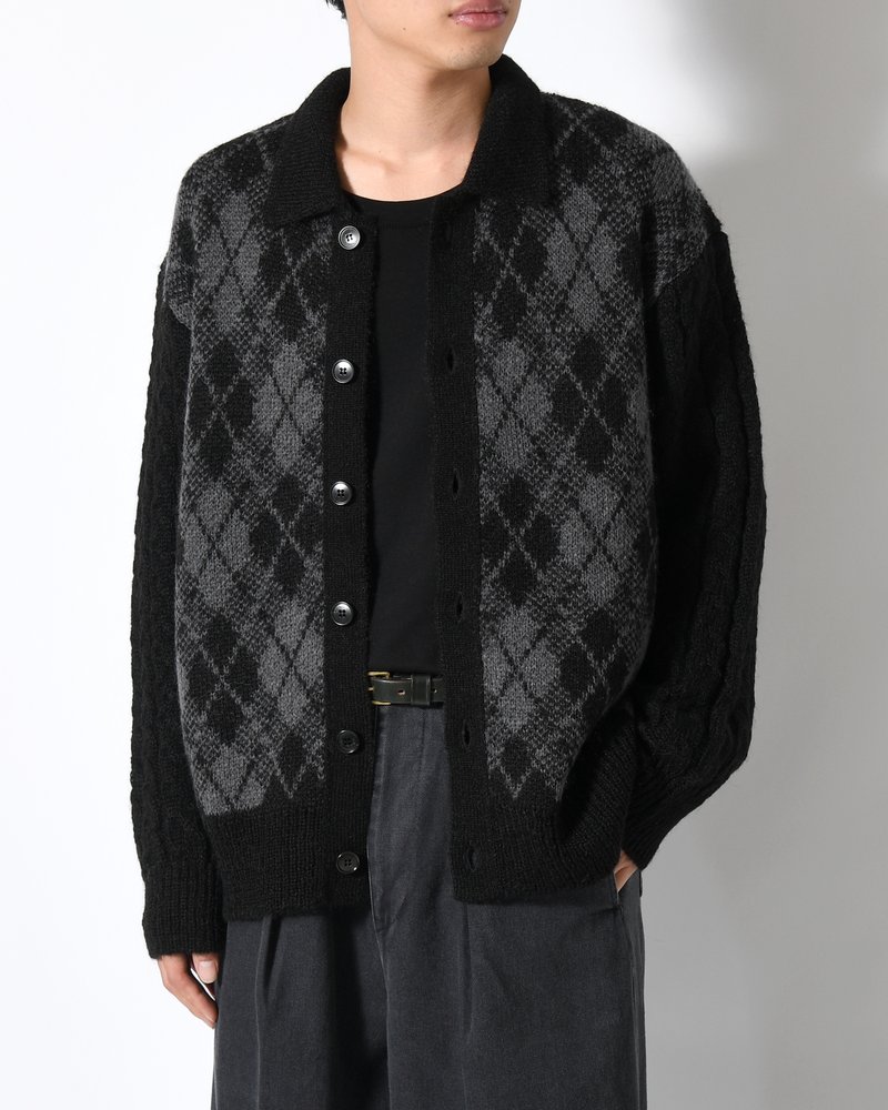COLLARED ARGYLE CARDIGAN -BLACK-