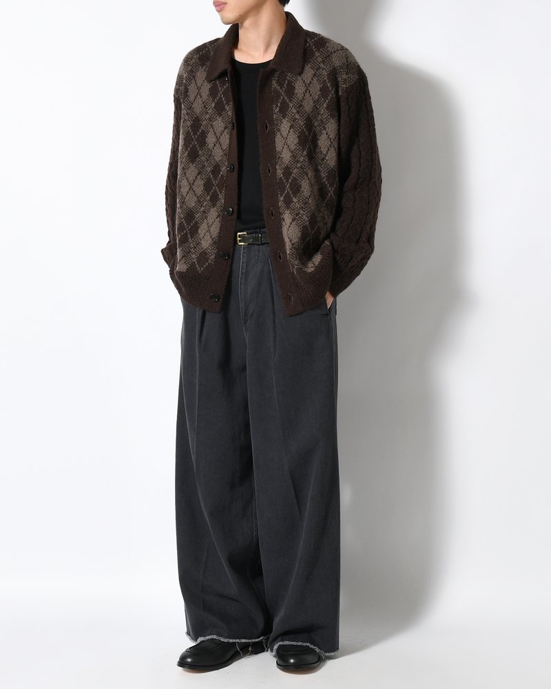 COLLARED ARGYLE CARDIGAN -BROWN-