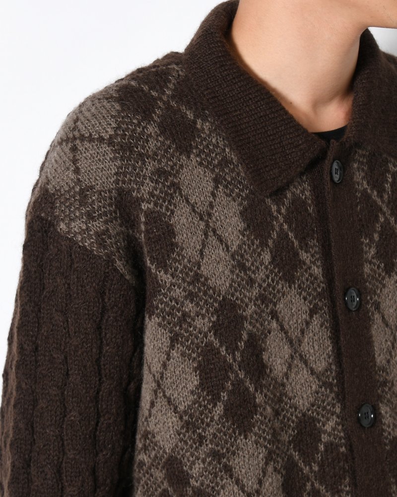 COLLARED ARGYLE CARDIGAN -BROWN-