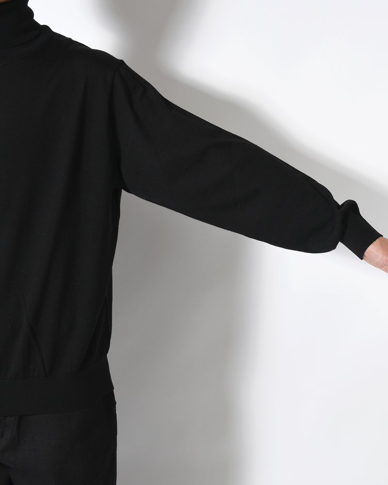 STRUCTURED TURTLENECK KNIT -BLACK-