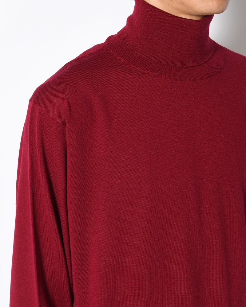 STRUCTURED TURTLENECK KNIT -RED-