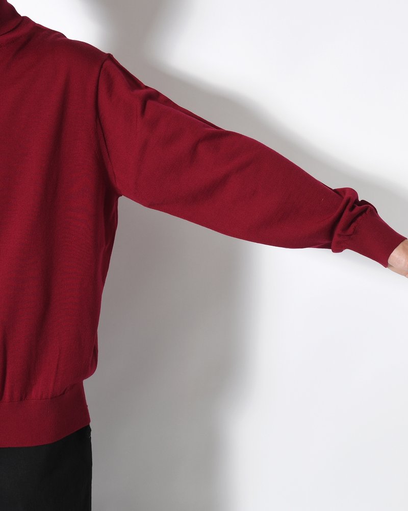 STRUCTURED TURTLENECK KNIT -RED-