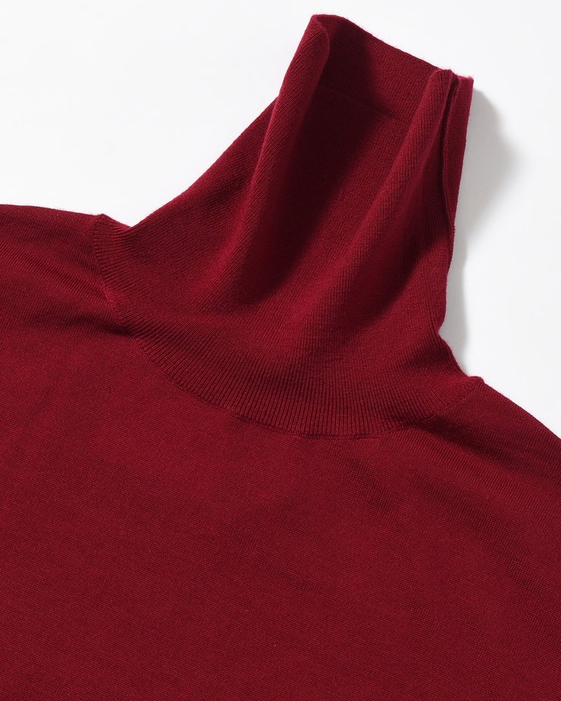 STRUCTURED TURTLENECK KNIT -RED-