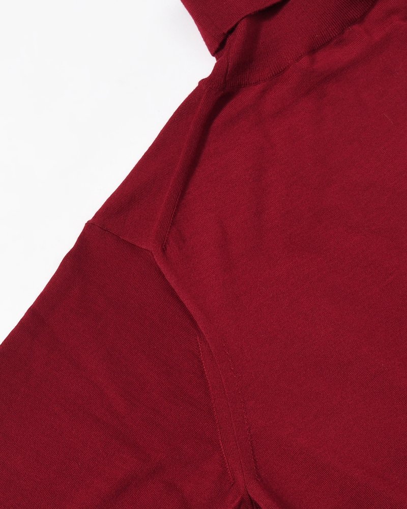 STRUCTURED TURTLENECK KNIT -RED-