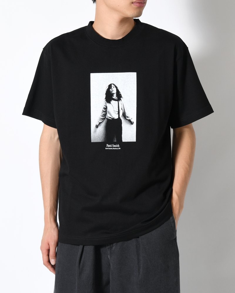 PATTI SMITH PHOTO TEE by KEVIN CUMMINS -BLACK-