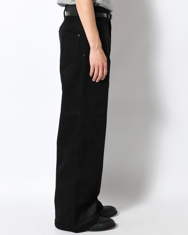 FORMED WIDE CORDUROY PANTS -BLACK-