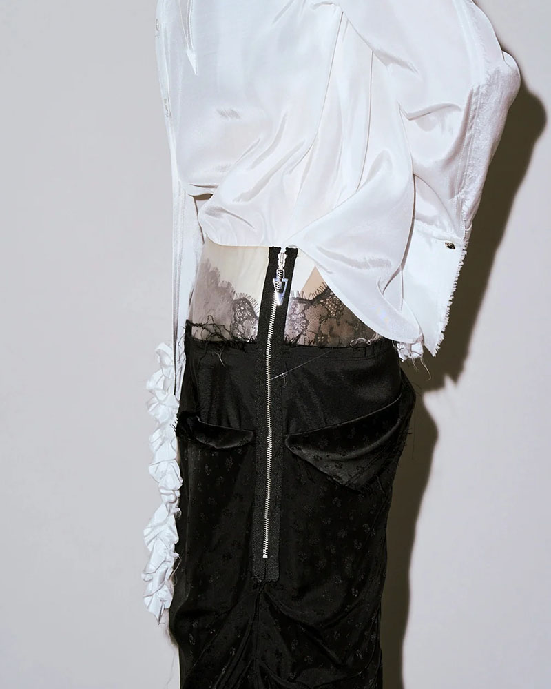 LUSTER SATIN FRILL SHIRT -WHITE-