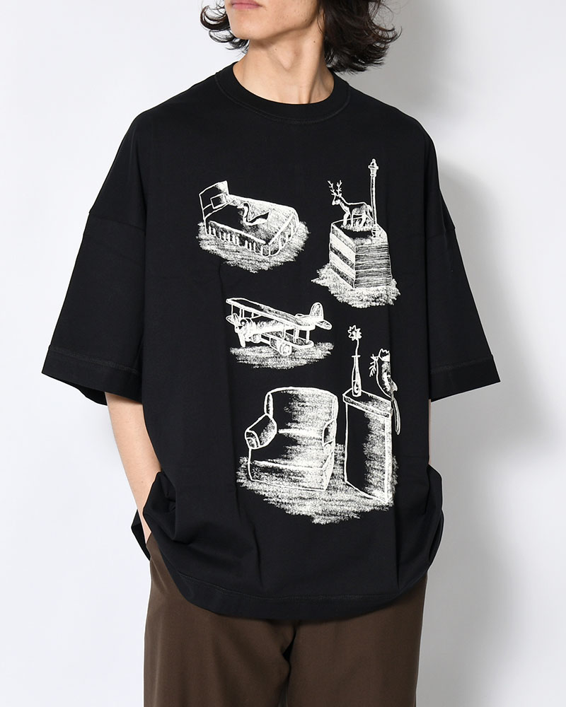 A ZOOM OF A ROOM -BLACK-