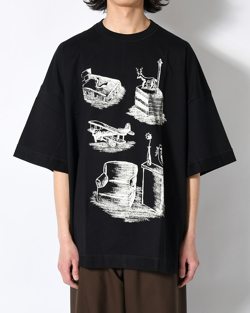 A ZOOM OF A ROOM -BLACK-