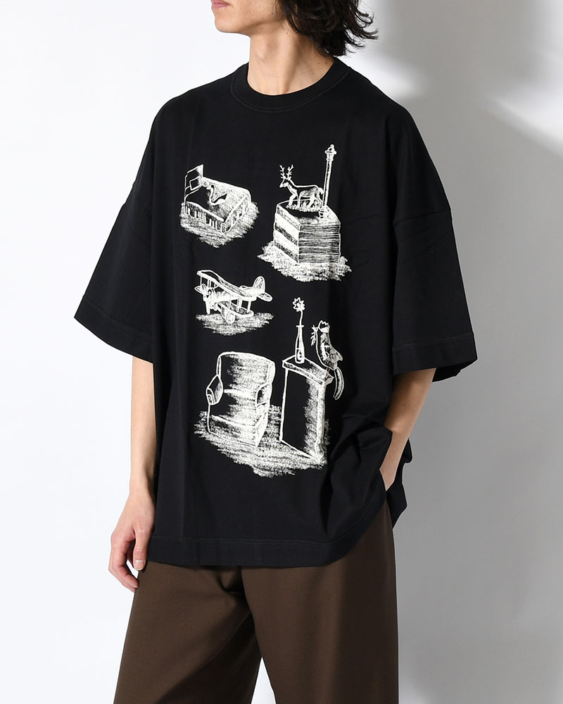 A ZOOM OF A ROOM -BLACK-