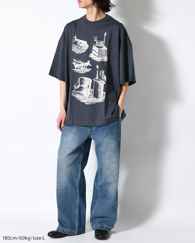 A ZOOM OF A ROOM -SLATE-