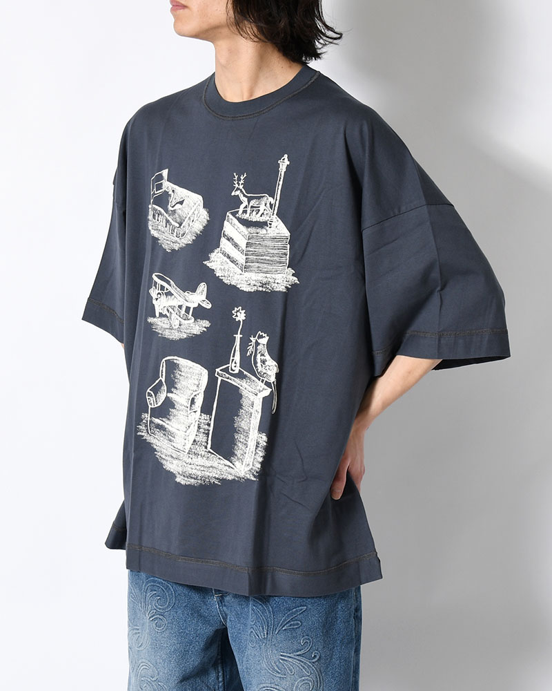 A ZOOM OF A ROOM -SLATE-