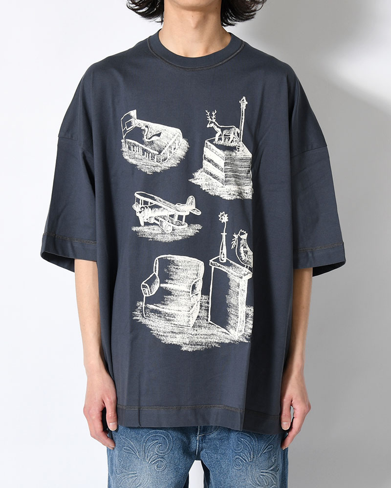 A ZOOM OF A ROOM -SLATE-