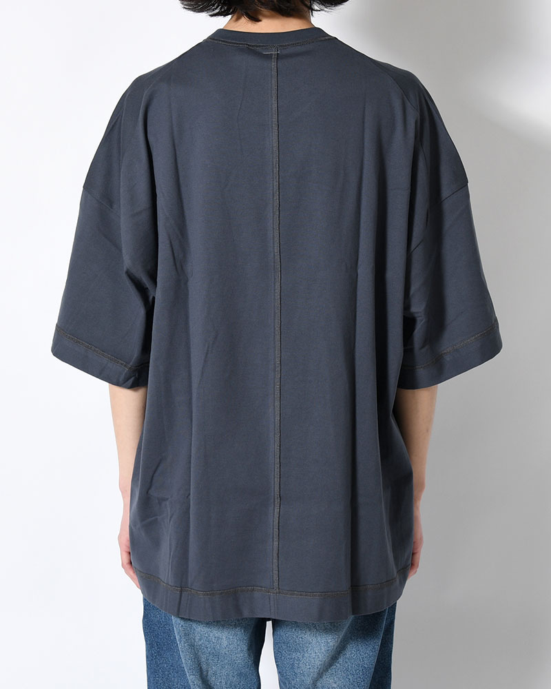 A ZOOM OF A ROOM -SLATE-