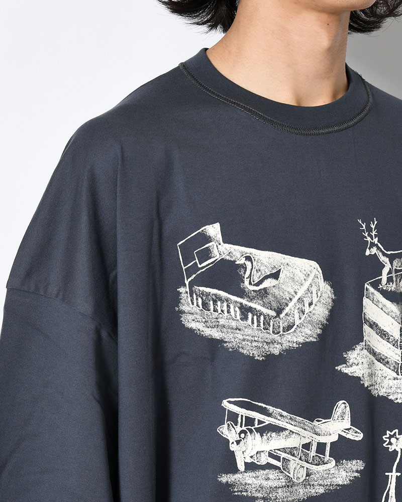 A ZOOM OF A ROOM -SLATE-