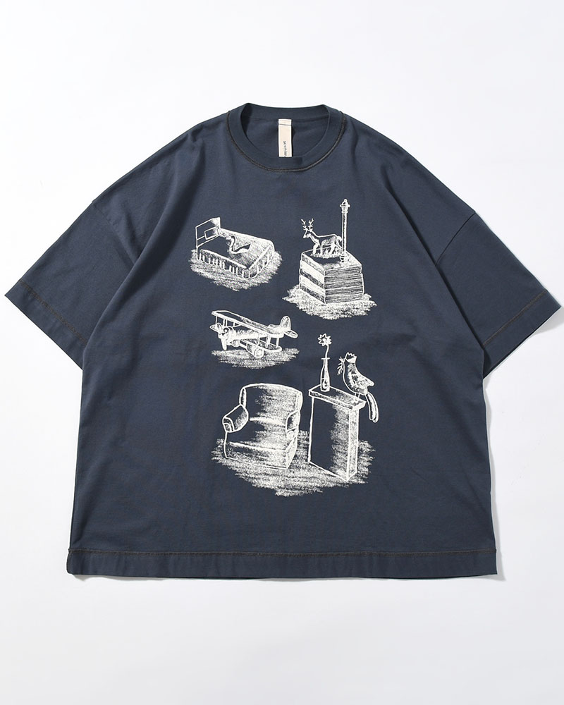 A ZOOM OF A ROOM -SLATE-