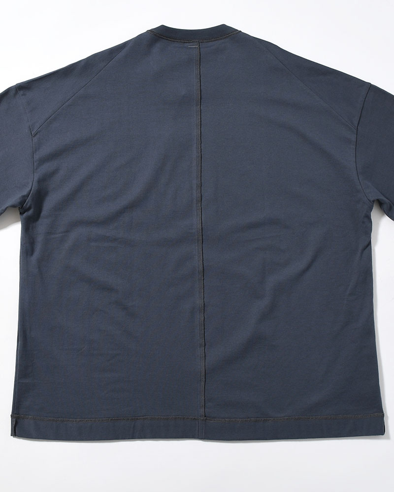 A ZOOM OF A ROOM -SLATE-