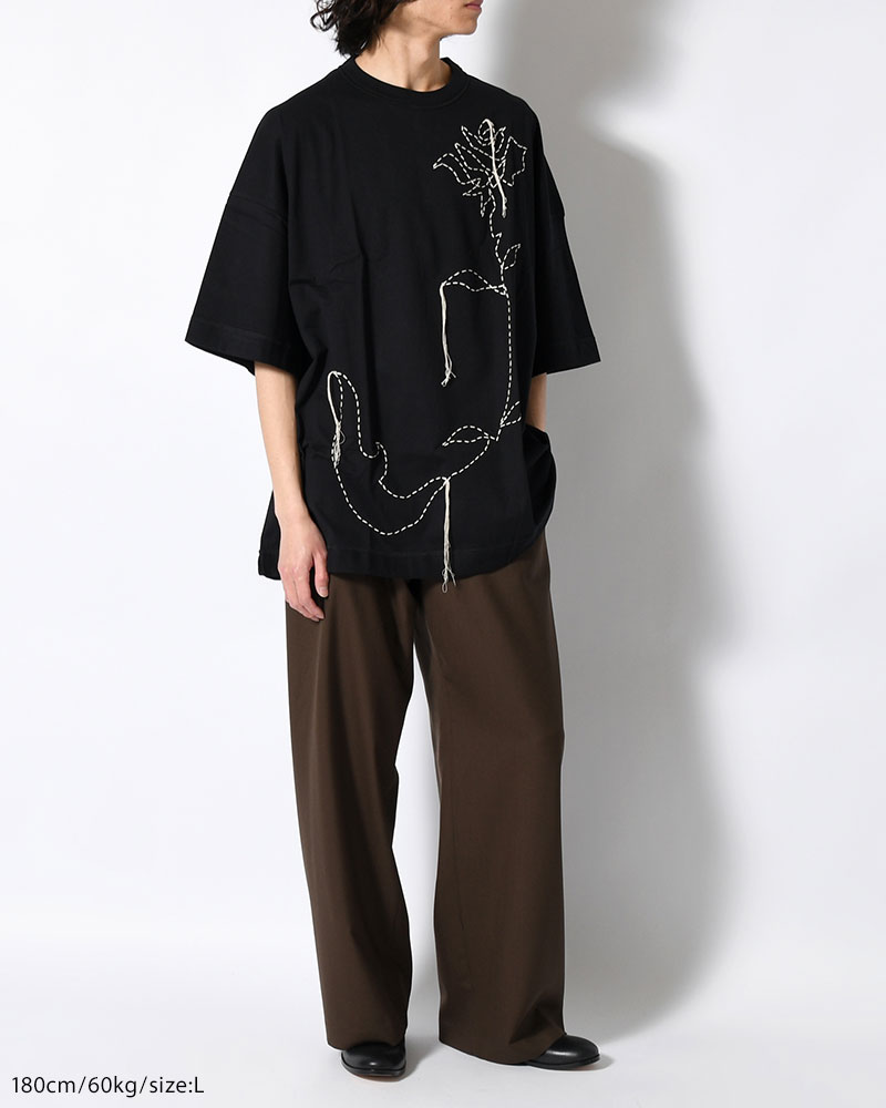 THE MOONED FLOWER IS STITCHED ON YOUR BODY -BLACK-