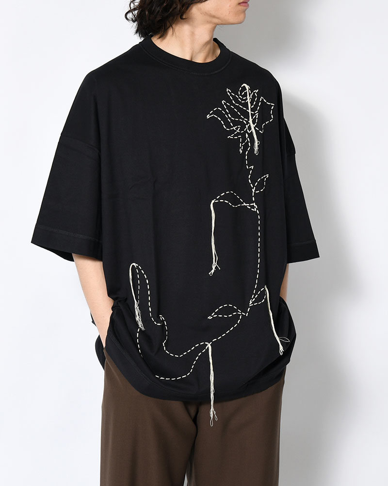 THE MOONED FLOWER IS STITCHED ON YOUR BODY -BLACK-