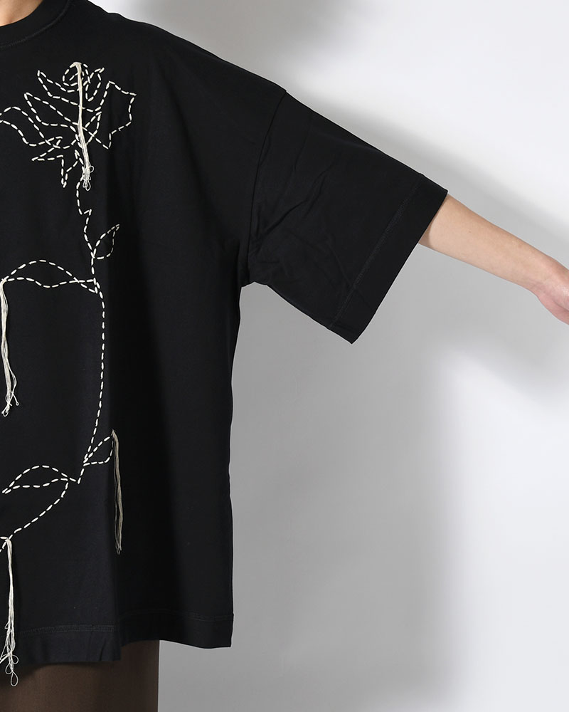 THE MOONED FLOWER IS STITCHED ON YOUR BODY -BLACK-