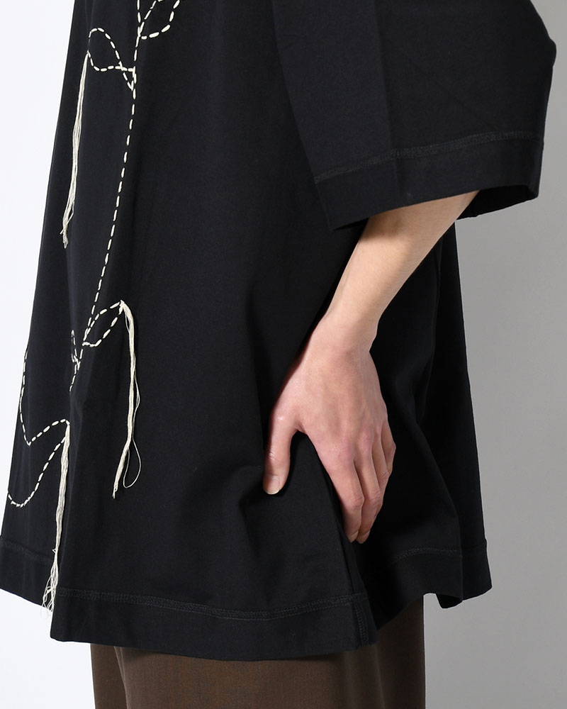 THE MOONED FLOWER IS STITCHED ON YOUR BODY -BLACK-