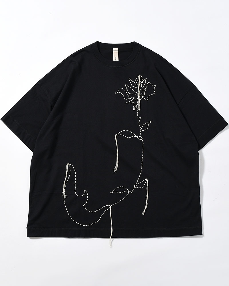 THE MOONED FLOWER IS STITCHED ON YOUR BODY -BLACK-