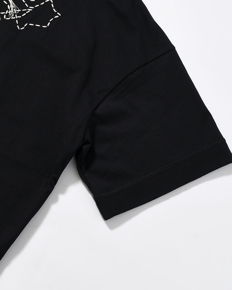 THE MOONED FLOWER IS STITCHED ON YOUR BODY -BLACK-