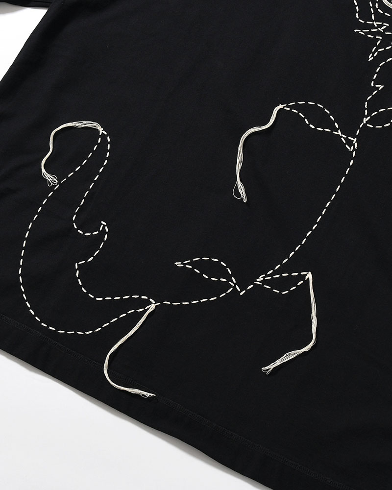 THE MOONED FLOWER IS STITCHED ON YOUR BODY -BLACK-