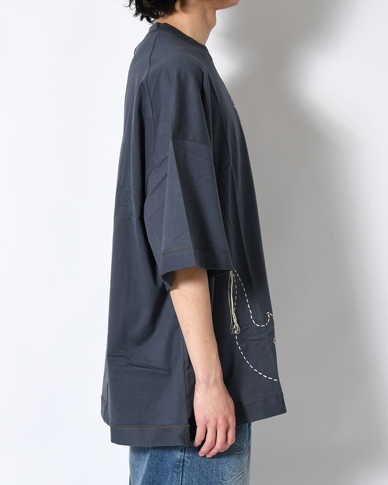 THE MOONED FLOWER IS STITCHED ON YOUR BODY -SLATE-