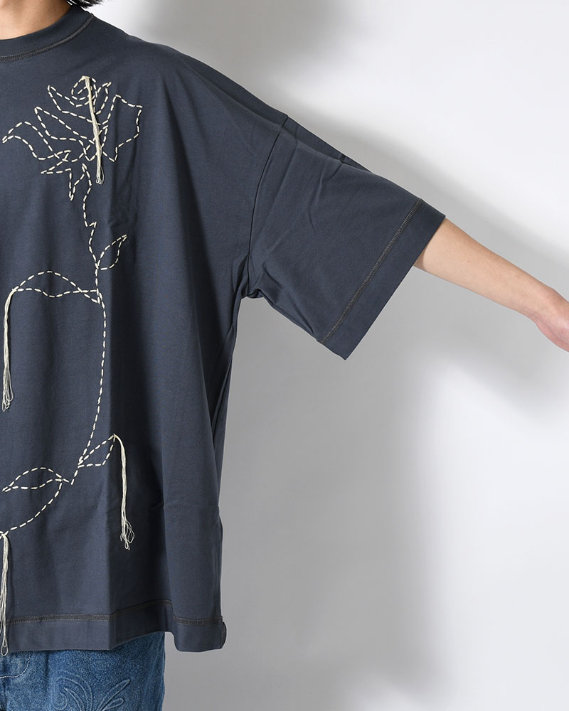 THE MOONED FLOWER IS STITCHED ON YOUR BODY -SLATE-