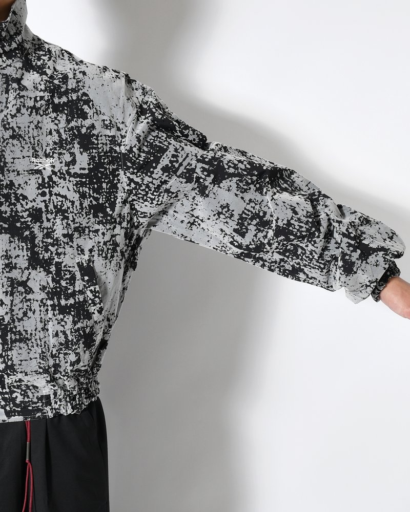 ATHLETE JACKET WITH Reebok IN WINTER SCENERY -SNOWVEIL-