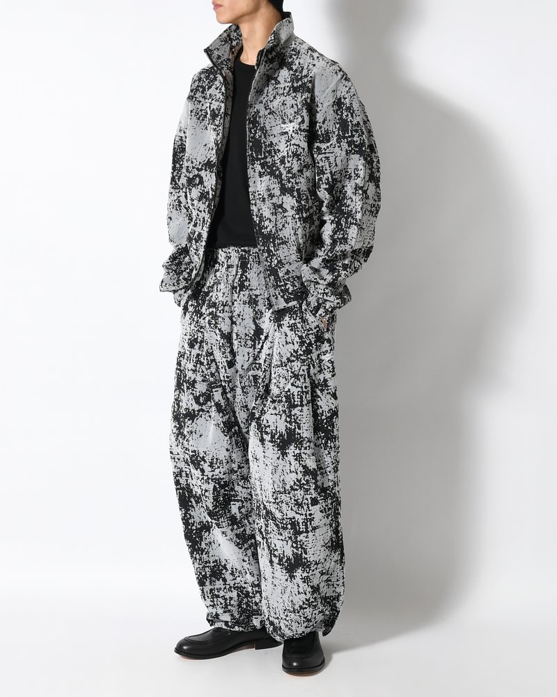 ATHLETE JACKET WITH Reebok IN WINTER SCENERY -SNOWVEIL-
