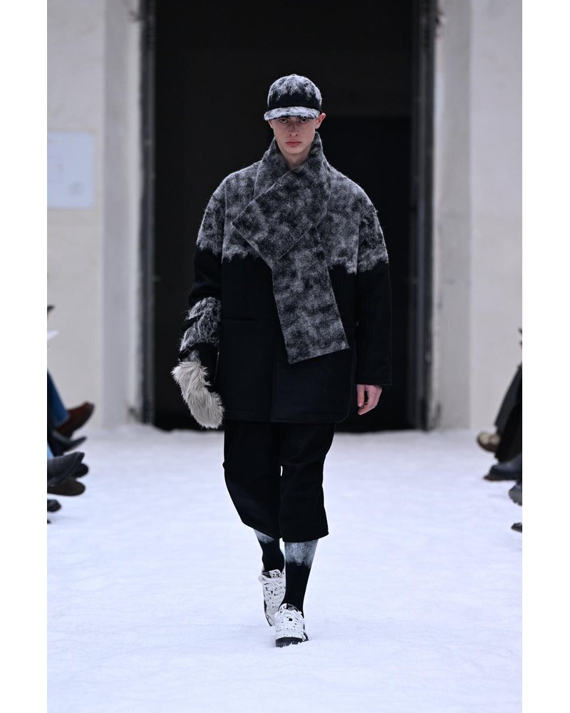 JANUARY COAT IN WINTER SCENERY -NIGHT BLACK-