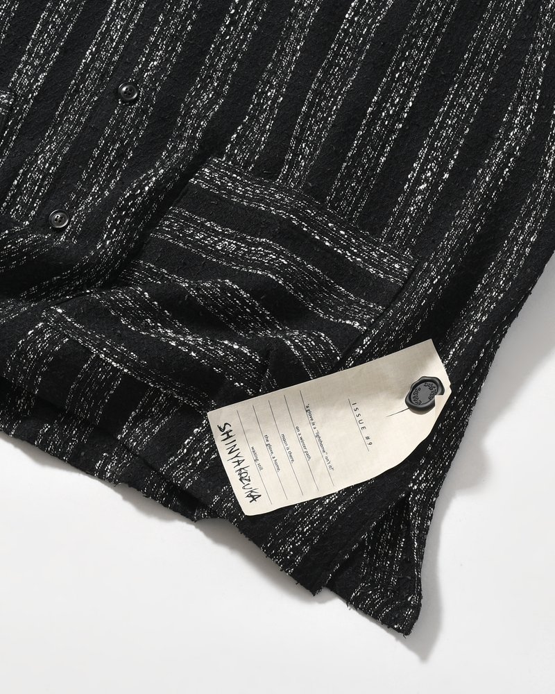 ROOMY SHIRT -BLACK WITH SNOW-