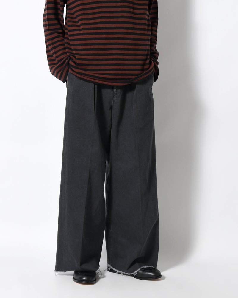 TUCK-BAGGY TYPE 3 Surface dyeing Denim -FADE BLACK-