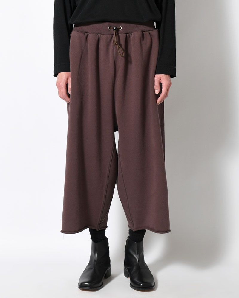 NOCTIS (BAGGY SWEAT PANTS) CUT OFF -BROWN-