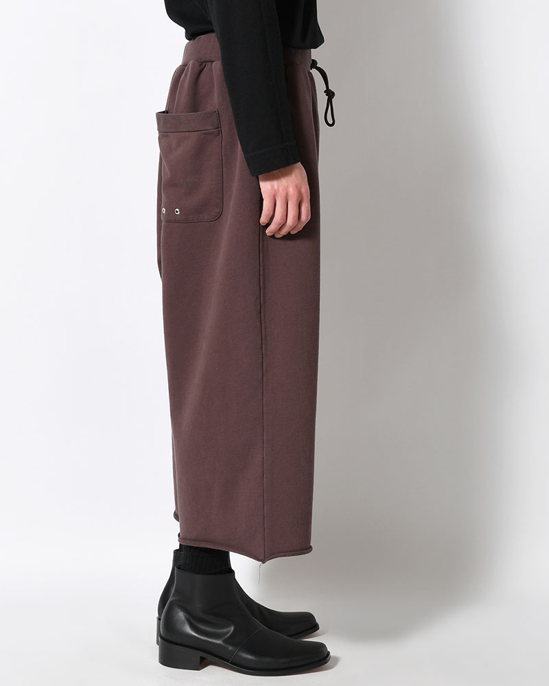 NOCTIS (BAGGY SWEAT PANTS) CUT OFF -BROWN-
