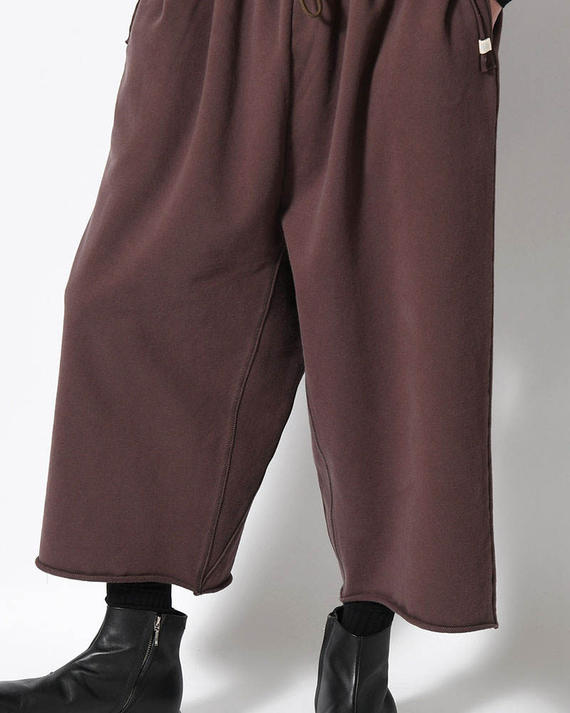NOCTIS (BAGGY SWEAT PANTS) CUT OFF -BROWN-