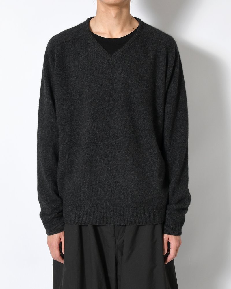 RACOON V-NECK KNIT -CHARCOAL-