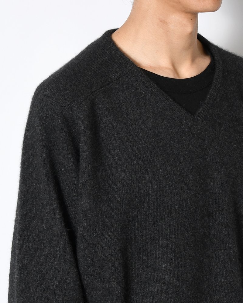 RACOON V-NECK KNIT -CHARCOAL-