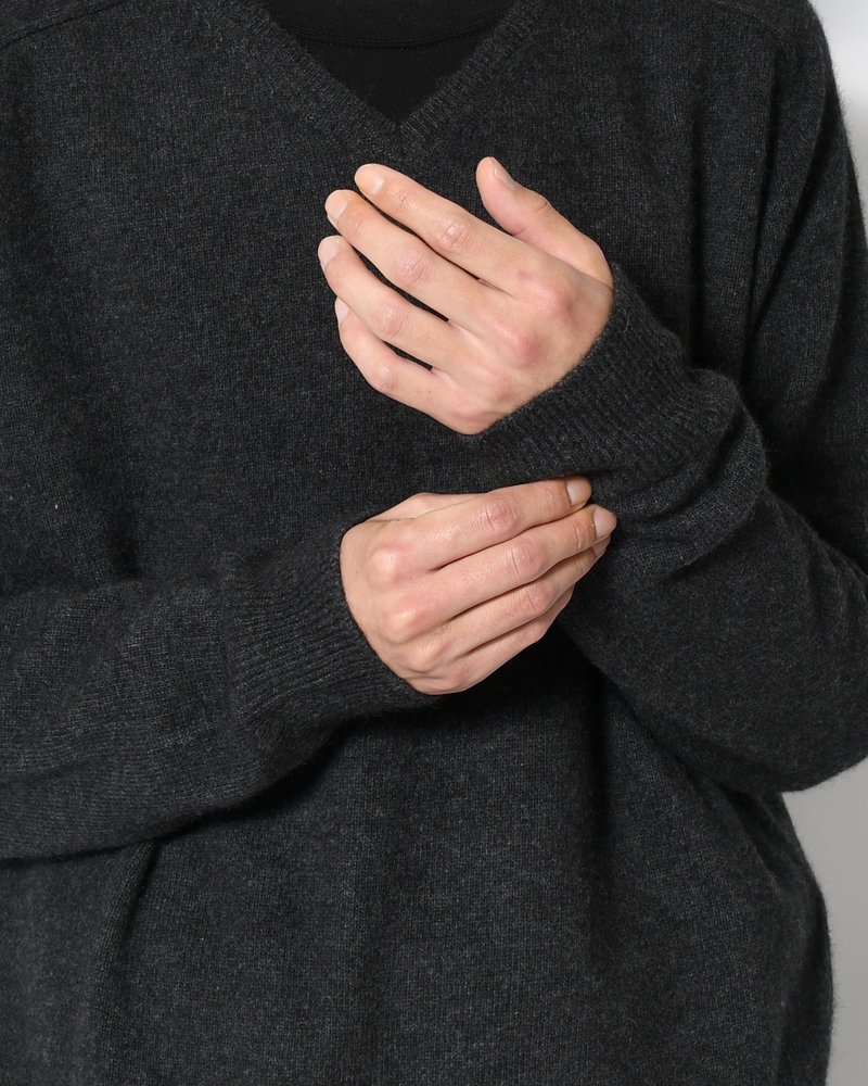 RACOON V-NECK KNIT -CHARCOAL-