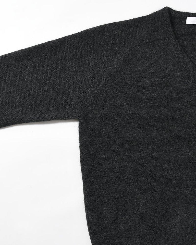 RACOON V-NECK KNIT -CHARCOAL-