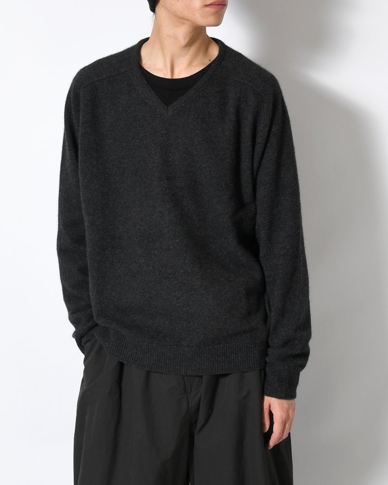 RACOON V-NECK KNIT -CHARCOAL-