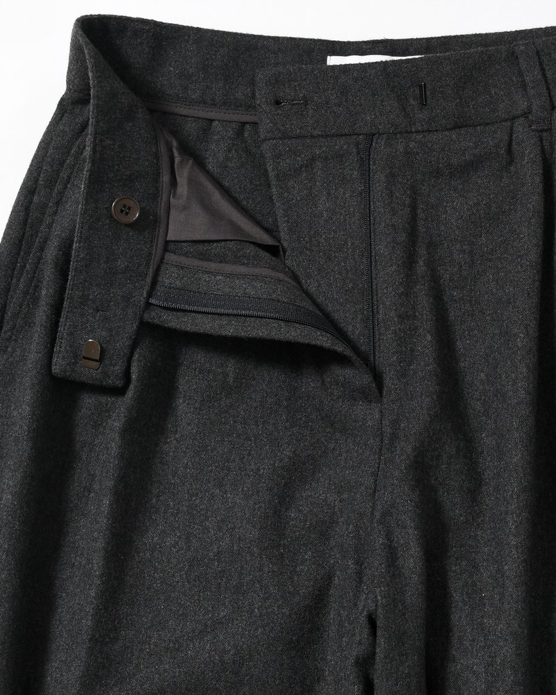 WOOL SHIRRING PANTS (Women) -CHARCOAL-