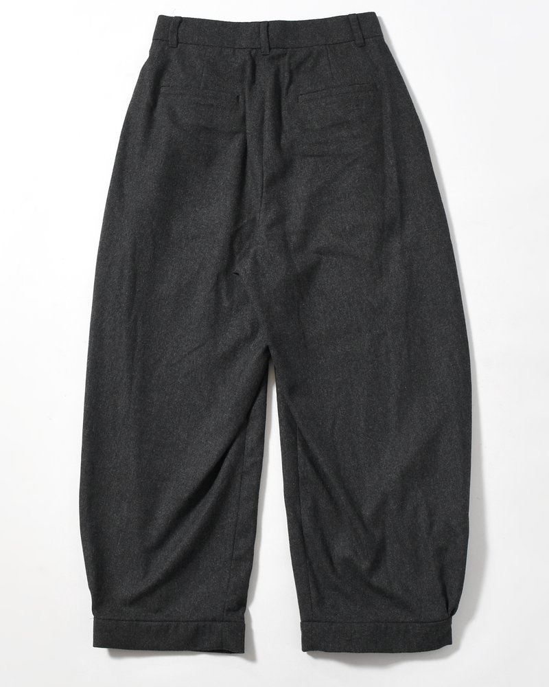 WOOL SHIRRING PANTS (Women) -CHARCOAL-