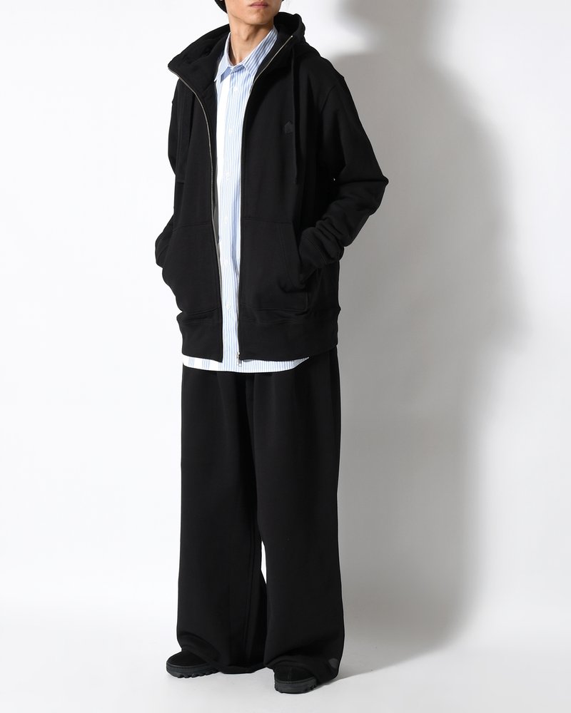 UNISEX HUT EMBROIDERY ZIPPED HOODIE -BLACK-