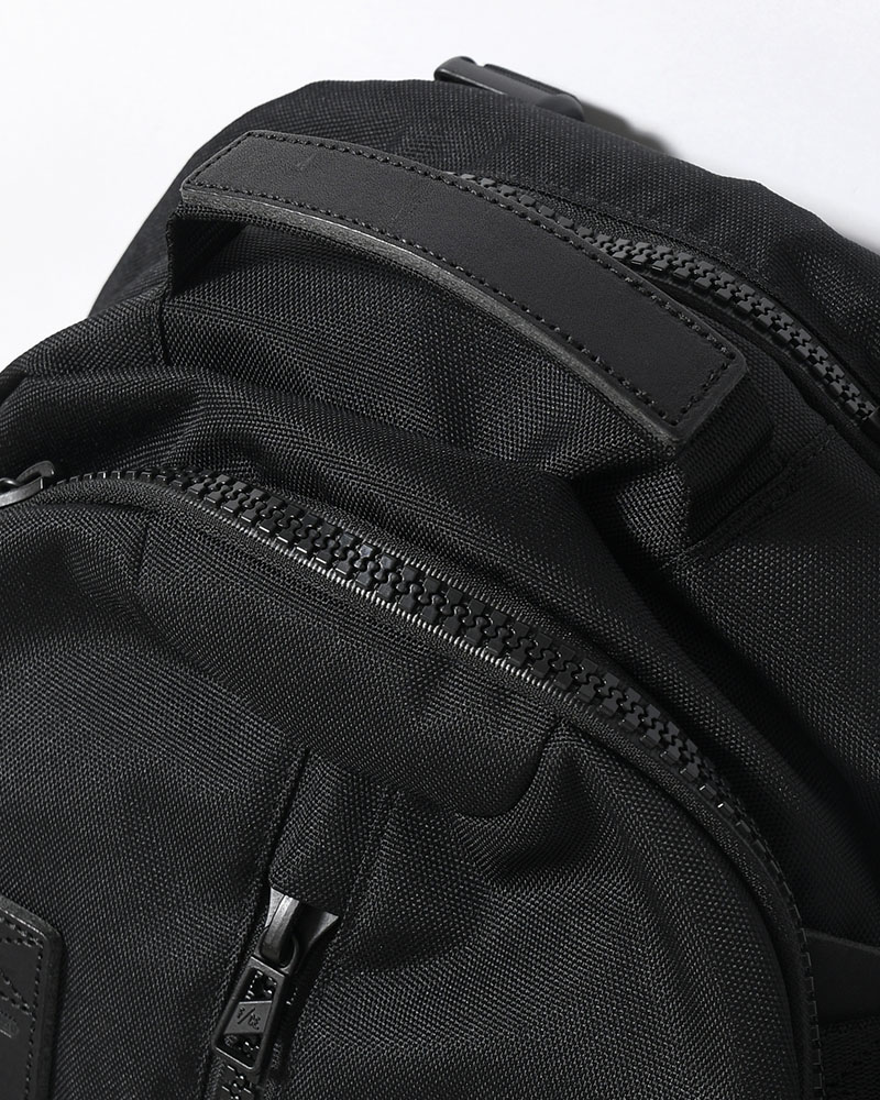 950 TRAVEL BP -BLACK-
