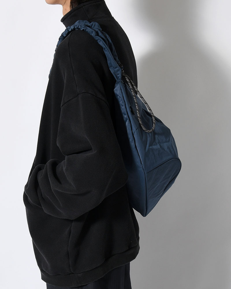 TEXTURED TWILL BODY BAG -NAVY-